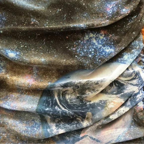 Ruched galaxy print mini skirt by Urban Outfitters - Picture 9 of 9